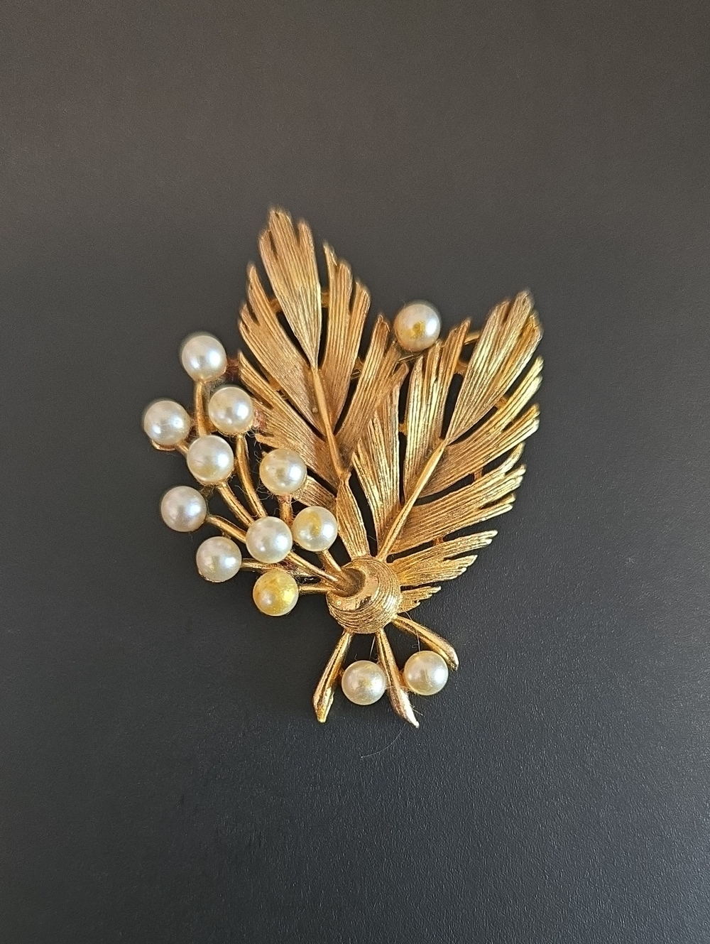 Gold Tone Leaf and Pearl Brooch